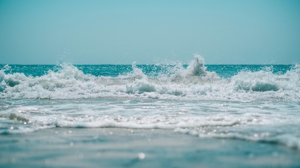 Ocean Splash Spray Wallpaper
