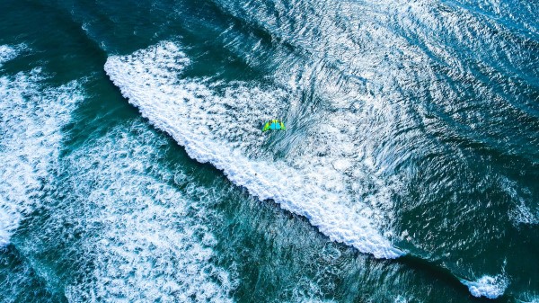 Ocean Surf Foam Water Wallpaper
