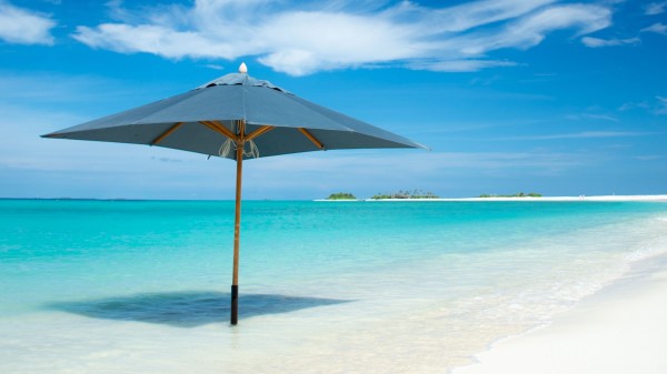 Ocean Umbrella Horizon Wallpaper
