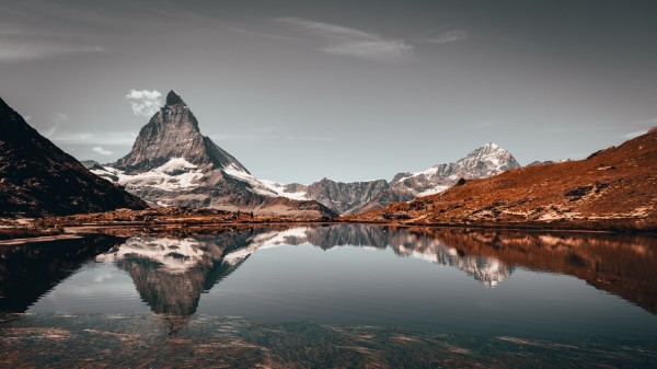 Peak Mountain Lake Wallpaper