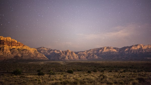 Plain Mountains Landscape Wallpaper
