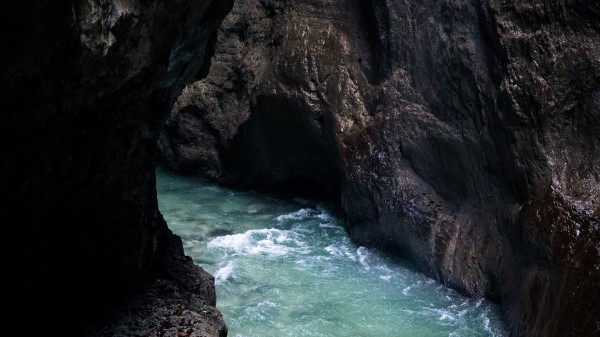 River Rocks Water Wallpaper