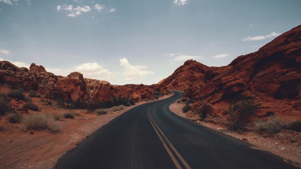 Road Marking Prairies Wallpaper