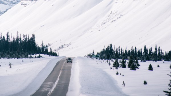 Road Mountain Slope Wallpaper