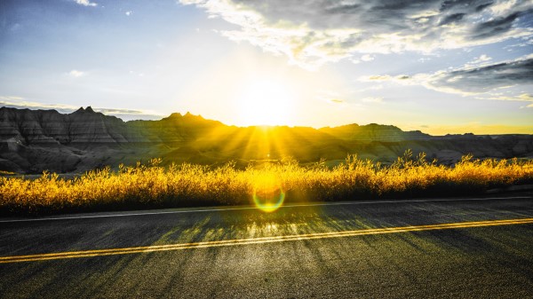Road Mountains Sun Wallpaper