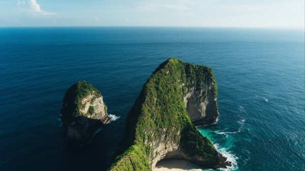 Rock Island Ocean Wallpaper