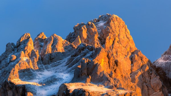 Rock Mountain Snow Wallpaper