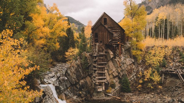 Rock River House Wallpaper