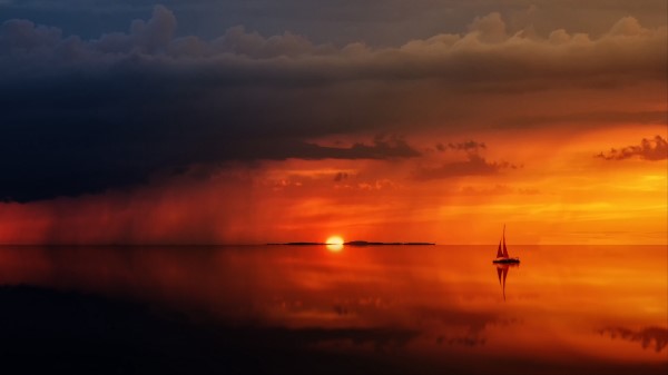 Sea Horizon Sail Wallpaper