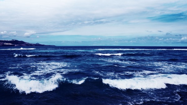 Sea Horizon Surf Waves Wallpaper