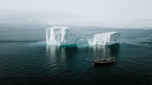 Sea Iceberg Ship Wallpaper