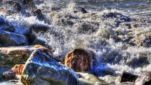 Sea Rocks Spray Foam Landscap Wallpaper