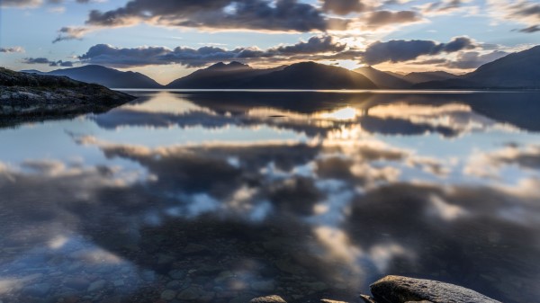 Sea Stones Mountains Wallpaper