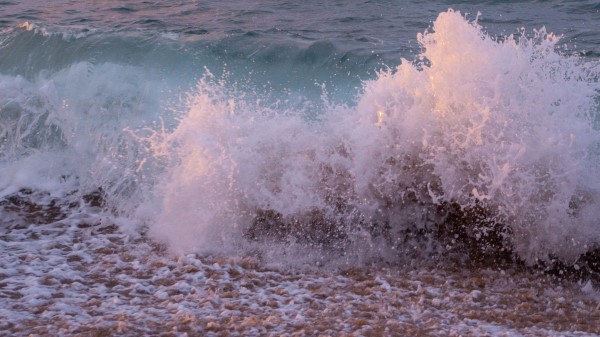 Sea Waves Spray Wallpaper