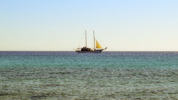Ship Sea Horizon Wallpaper
