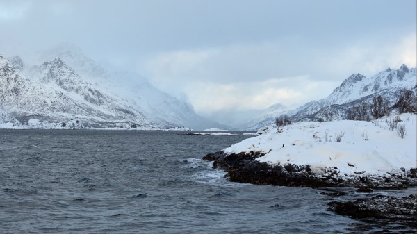 Shore Mountains Snow Wallpaper