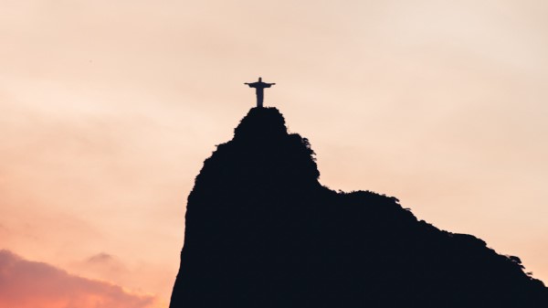 Silhouette Sculpture Hill Wallpaper