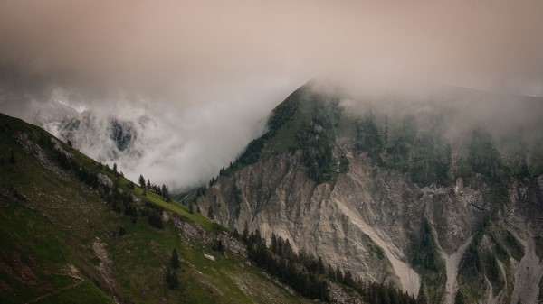 Slope Fog Mountains Wallpaper