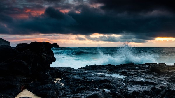 Spray Rocks Sea Wallpaper