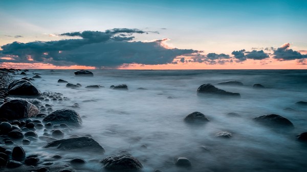 Stones Coast Fog Wallpaper