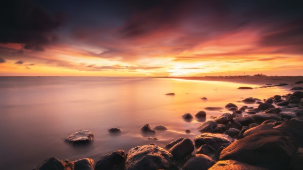 Stones Coast Horizon Wallpaper