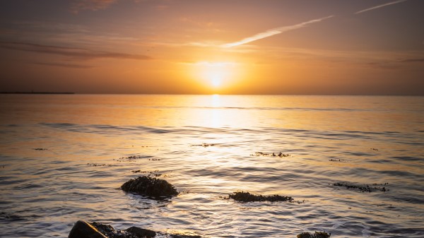 Sun Horizon Rocks Wallpaper