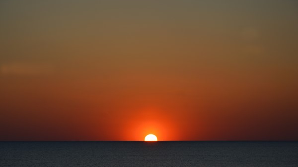 Sun Setting In Body Of Water Kr wallpaper