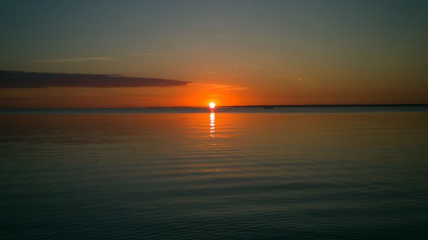 Sunset Glare Sea Wallpaper