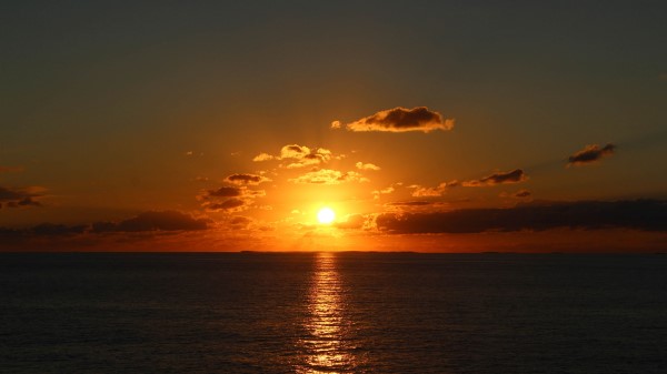 Sunset Horizon Lens Flare Wallpaper
