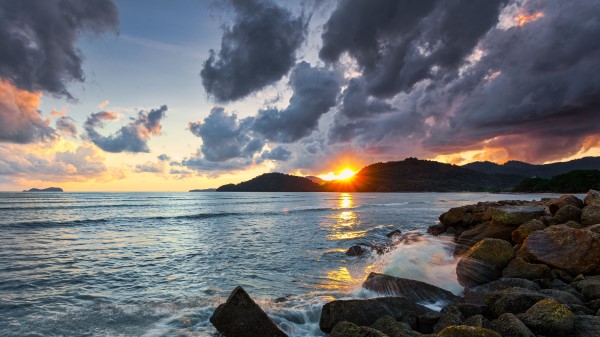 Sunset Rays Coast Wallpaper