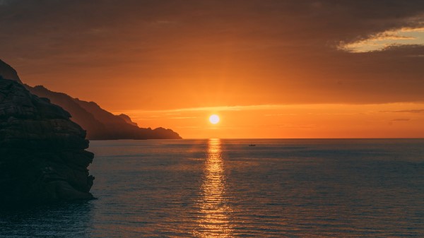 Sunset Rocks Glare Wallpaper
