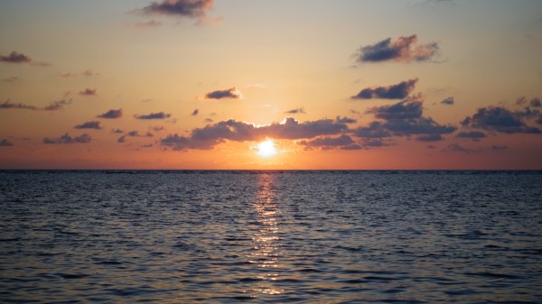 Sunset Sea Waves Wallpaper