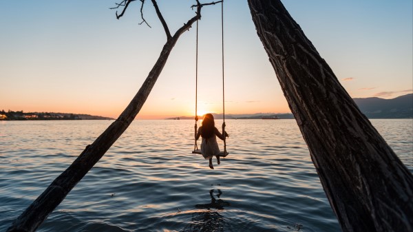 Swing Girl Sunset Wallpaper