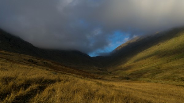 Valley Hills Clouds wallpaper