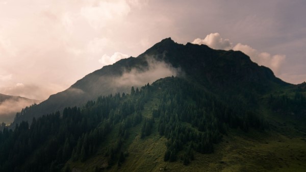 Valley Peak Green wallpaper