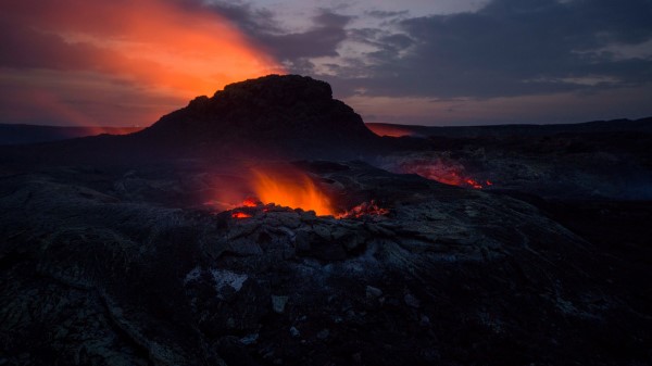 Volcano Crater Hot wallpaper