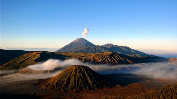 Volcano Mountains Peaks wallpaper