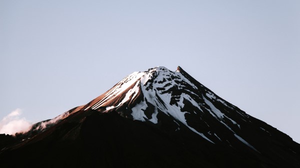 Volcano Peak Snowy wallpaper