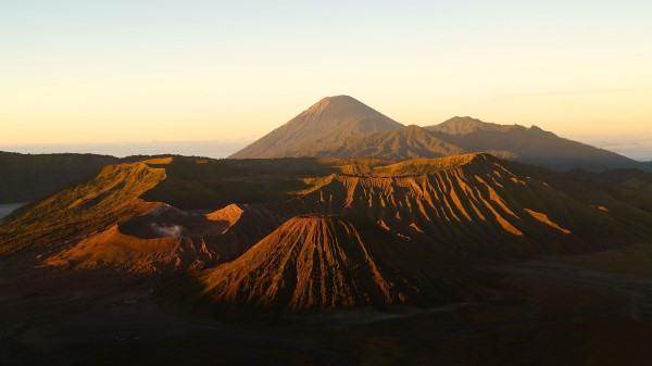 Volcano Peaks Mountains wallpaper