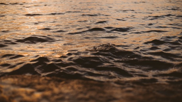 Water Glare Waves Image Wallpaper