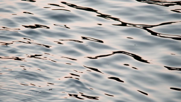Water Glare Waves wallpaper