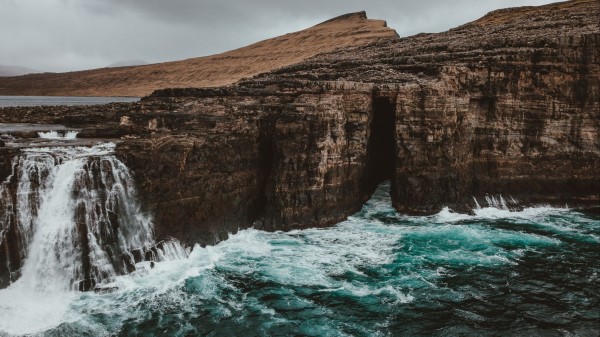 Waterfall Rocks Current wallpaper