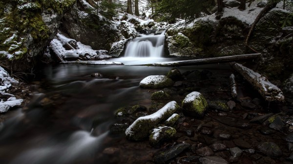 Waterfall Stones Moss D wallpaper