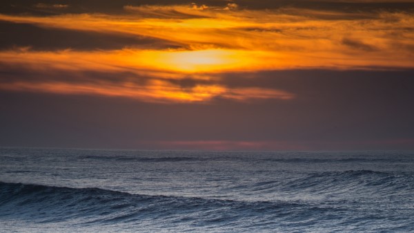 Waves Rocks Horizon Wallpaper