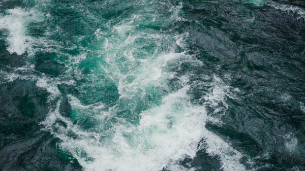 Waves Water Spray Wallpaper