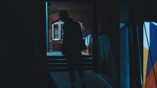Silhouette Dark Alley wallpaper