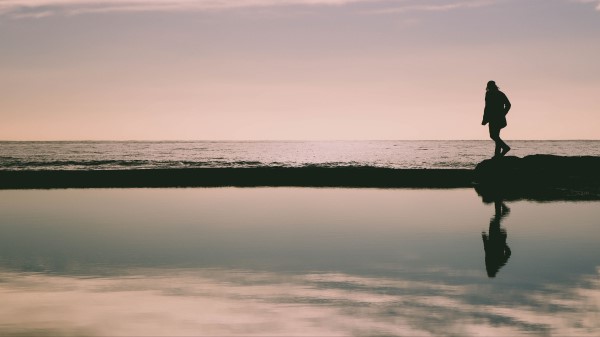 Silhouette Dark Beach wallpaper