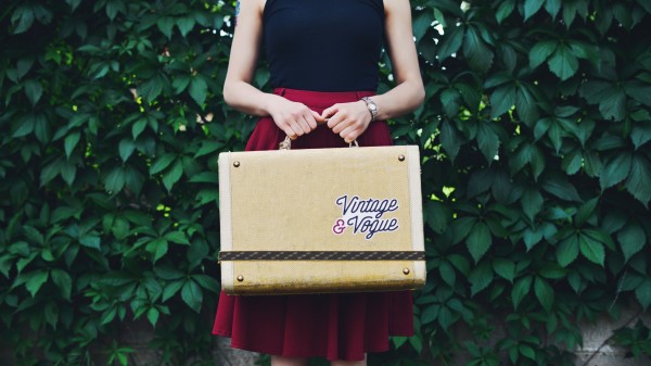 Suitcase Girl Vintage wallpaper