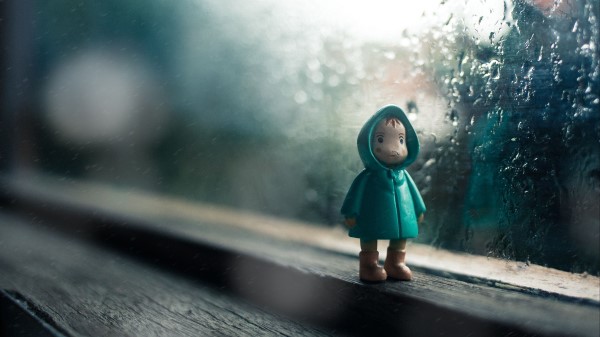 Toy Window Drops wallpaper