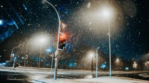 Traffic Light Snow Pillar wallpaper